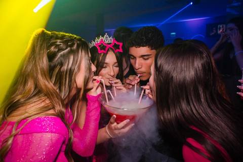 fotos de debutante em sua festa de 15 anos em Sapucaia do Sul no salão de beleza Must Eventos '