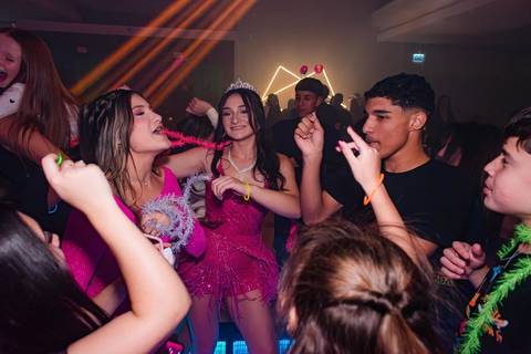 fotos de debutante em sua festa de 15 anos em Sapucaia do Sul no salão de beleza Must Eventos '
