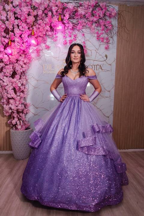 fotos de debutante em sua festa de 15 anos em Sapucaia do Sul no salão de beleza Must Eventos '