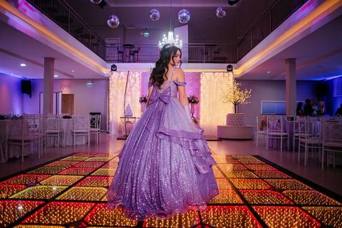fotos de debutante em sua festa de 15 anos em Sapucaia do Sul no salão de beleza Must Eventos '
