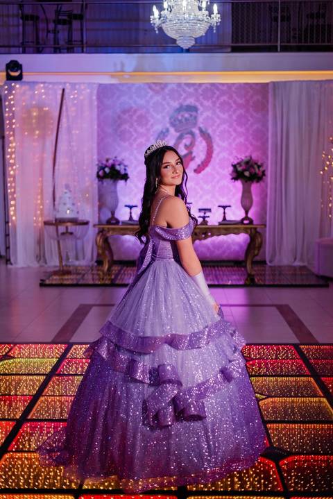 fotos de debutante em sua festa de 15 anos em Sapucaia do Sul no salão de beleza Must Eventos '