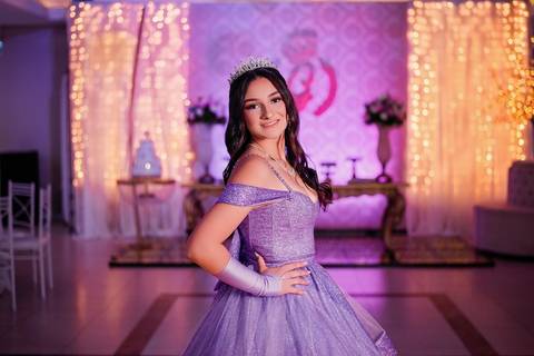 fotos de debutante em sua festa de 15 anos em Sapucaia do Sul no salão de beleza Must Eventos '