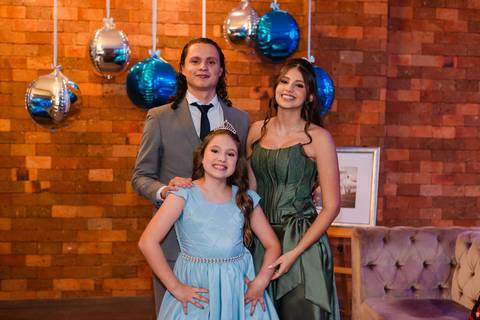 fotos da festa de 15 anos de larissa abascal em cachoeirinha no espaço Pátio 115 feitas por Jeferson Paz Fotografia'