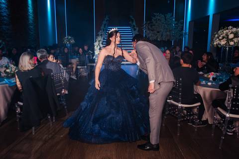 fotos da festa de 15 anos de larissa abascal em cachoeirinha no espaço Pátio 115 feitas por Jeferson Paz Fotografia'