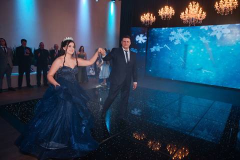 fotos da festa de 15 anos de larissa abascal em cachoeirinha no espaço Pátio 115 feitas por Jeferson Paz Fotografia'
