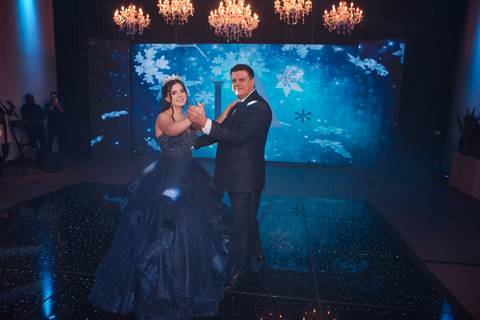 fotos da festa de 15 anos de larissa abascal em cachoeirinha no espaço Pátio 115 feitas por Jeferson Paz Fotografia'