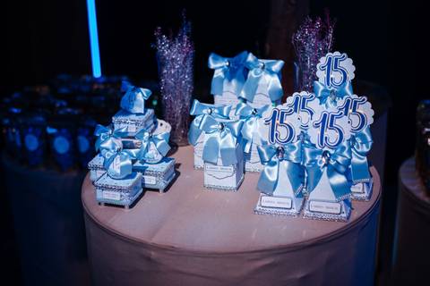 fotos da festa de 15 anos de larissa abascal em cachoeirinha no espaço Pátio 115 feitas por Jeferson Paz Fotografia'
