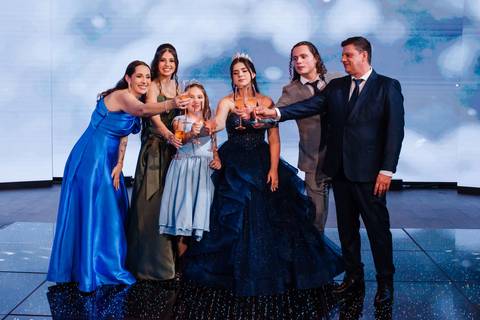 fotos da festa de 15 anos de larissa abascal em cachoeirinha no espaço Pátio 115 feitas por Jeferson Paz Fotografia'