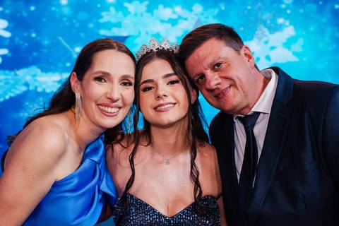 fotos da festa de 15 anos de larissa abascal em cachoeirinha no espaço Pátio 115 feitas por Jeferson Paz Fotografia'