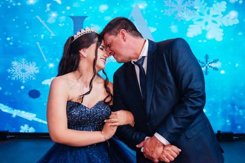 fotos da festa de 15 anos de larissa abascal em cachoeirinha no espaço Pátio 115 feitas por Jeferson Paz Fotografia'