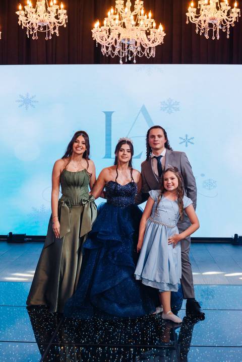 fotos da festa de 15 anos de larissa abascal em cachoeirinha no espaço Pátio 115 feitas por Jeferson Paz Fotografia'