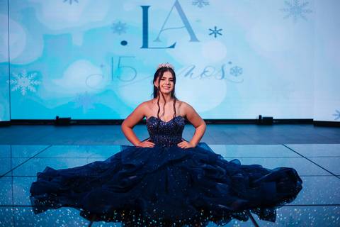 fotos da festa de 15 anos de larissa abascal em cachoeirinha no espaço Pátio 115 feitas por Jeferson Paz Fotografia'