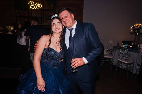 fotos da festa de 15 anos de larissa abascal em cachoeirinha no espaço Pátio 115 feitas por Jeferson Paz Fotografia'