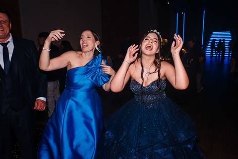 fotos da festa de 15 anos de larissa abascal em cachoeirinha no espaço Pátio 115 feitas por Jeferson Paz Fotografia'