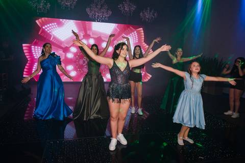 fotos da festa de 15 anos de larissa abascal em cachoeirinha no espaço Pátio 115 feitas por Jeferson Paz Fotografia'