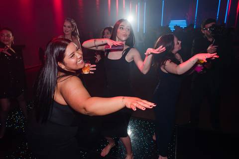 fotos da festa de 15 anos de larissa abascal em cachoeirinha no espaço Pátio 115 feitas por Jeferson Paz Fotografia'