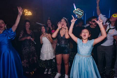 fotos da festa de 15 anos de larissa abascal em cachoeirinha no espaço Pátio 115 feitas por Jeferson Paz Fotografia'