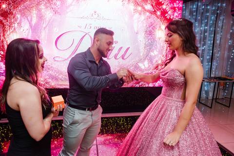 Fotos da festa de 15 anos de Dhiully na Saint Haus Eventos by Jeferson paz Fotografia'