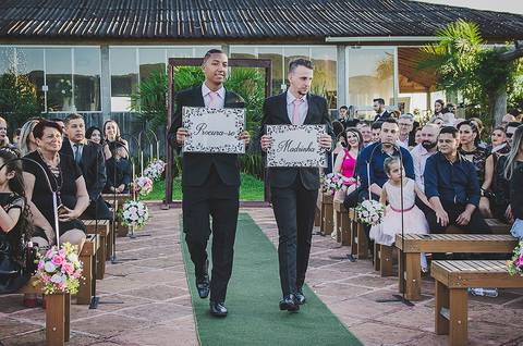 Casamento ao ar livre em Sapiranga Plaquinha Procura-se Madrinha'