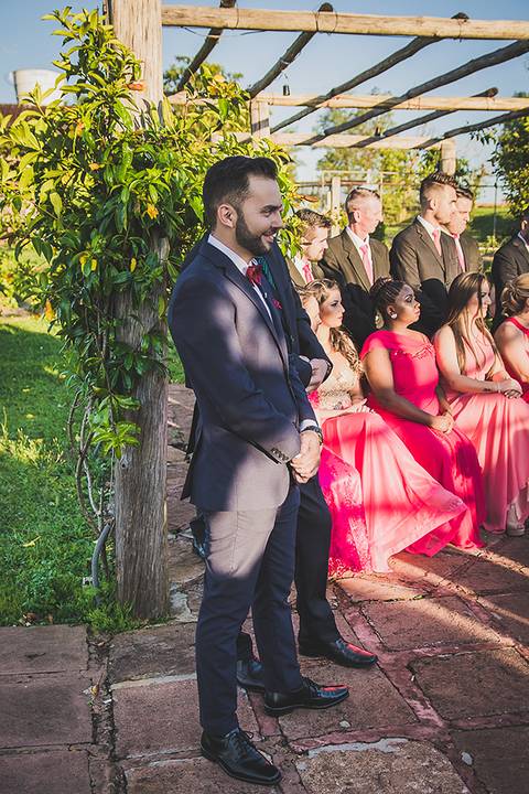Casamento ao ar livre em Sapiranga noivo esperando a noiva'
