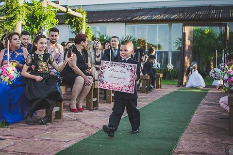 Casamento ao ar livre em Sapiranga Plaquinha Pensa bem! Loira gasta muito'