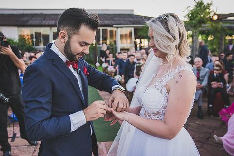 Casamento ao ar livre em Sapiranga alianças'