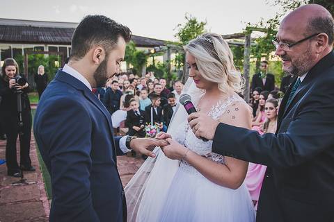 Casamento ao ar livre em Sapiranga alianças'