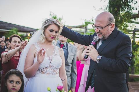 Casamento ao ar livre em Sapiranga benção do pastor'