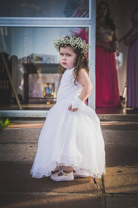 Daminha de honra casamento ao ar livre em Sapiranga'