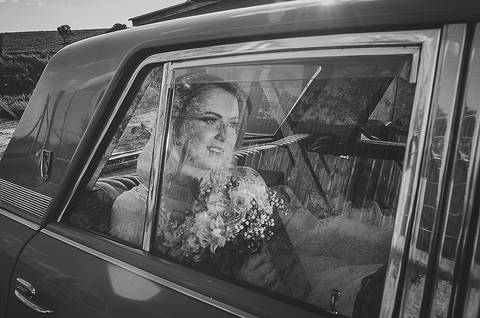 Casamento ao ar livre em Sapiranga Noiva chegando ao local'