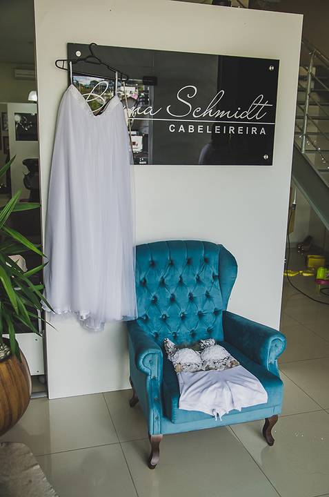Casamento dia da noiva na estética Bruna Schmitdt Cabeleireiros vestido da noiva'