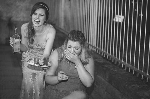 Festa de formatura porto alegre fotógrafo jeferson paz formanda bebendo tequila'