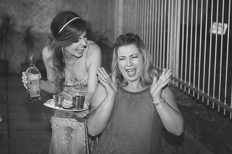 Festa de formatura porto alegre fotógrafo jeferson paz formanda bebendo tequila'