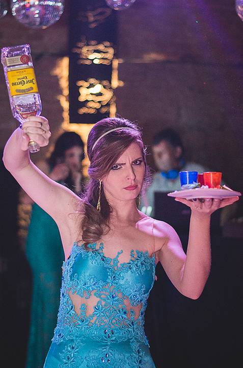 Festa de formatura porto alegre fotógrafo jeferson paz formanda bebendo tequila'