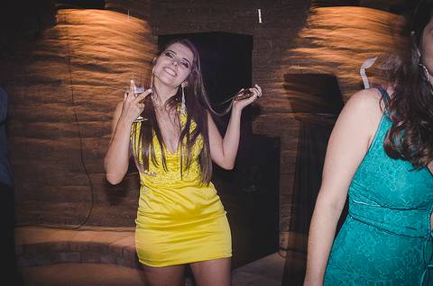 Festa de formatura porto alegre fotógrafo jeferson paz formanda bebendo tequila'