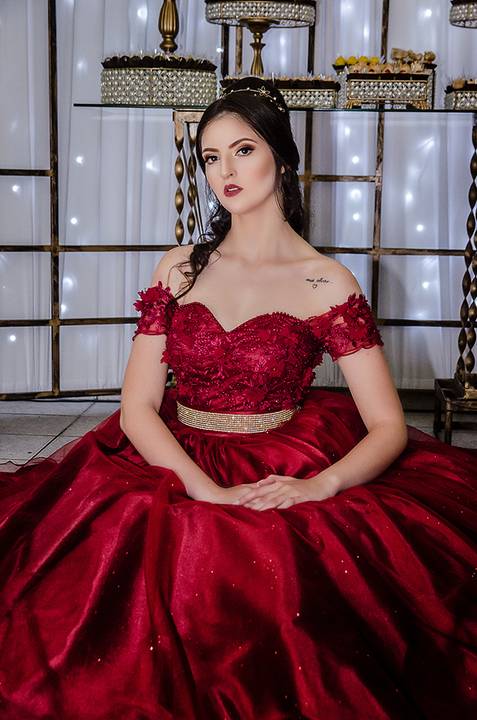 Debutante com vestido vermelho Porto Alegre '