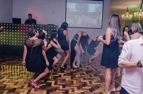 Formanda na abertura da pista de dança'