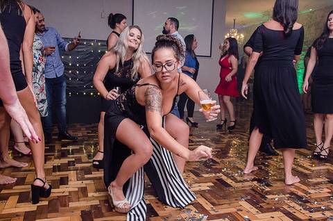 Fotos da pista de dança em festa de formatura'