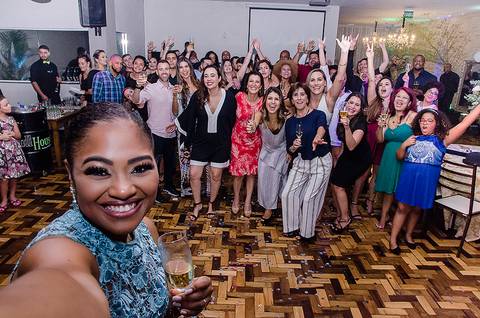 Fotos da pista de dança em festa de formatura'