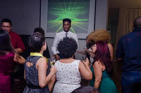 Fotos da pista de dança em festa de formatura'