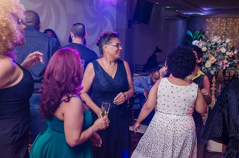 Fotos da pista de dança em festa de formatura'