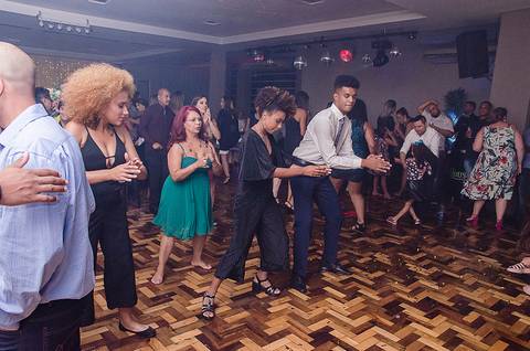 Fotos da pista de dança em festa de formatura'