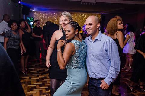 Fotos da pista de dança em festa de formatura'