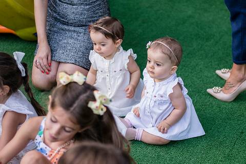 bebês brincando na Cia lúdica '