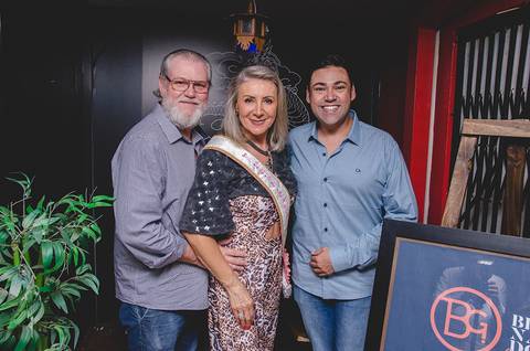 Bernardo Guedes com seus convidados no restaurante Bonsai Culinária Japonesa'