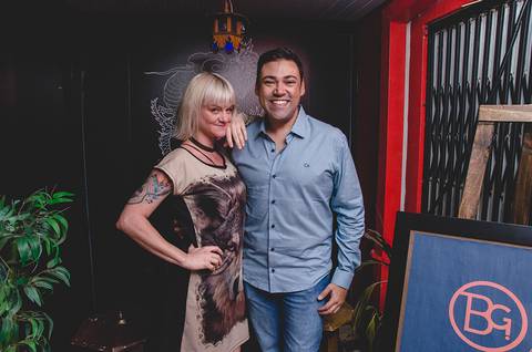 Bernardo Guedes com a cantora Simone Schuster no restaurante Bonsai Culinária Japonesa'