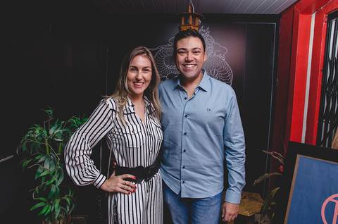 Bernardo Guedes com seus convidados no restaurante Bonsai Culinária Japonesa'