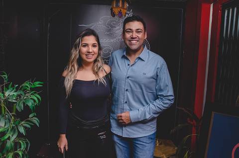 Bernardo Guedes com seus convidados no restaurante Bonsai Culinária Japonesa'