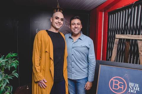 Bernardo Guedes com seus convidados no restaurante Bonsai Culinária Japonesa'