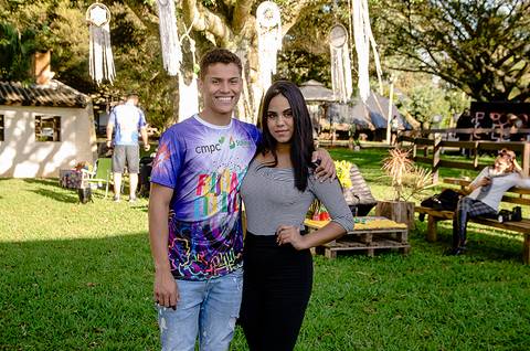 O participante do Big Brother Brasil 19 Danrley e a namorada Larissa Celestino'